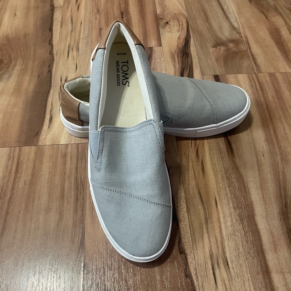 TOMS Devon women's slip-on shoes in a light grey Sz 10